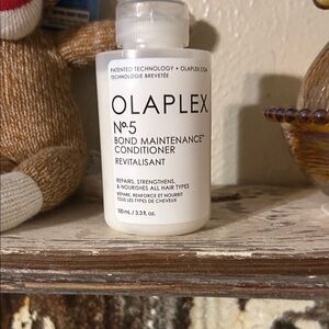 OLAPLEX No. 5 Bond Maintenance Conditioner - White